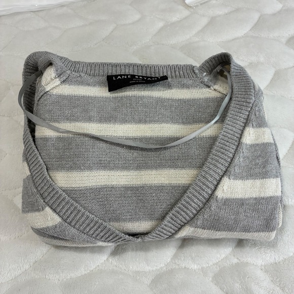 Lane Bryant Women's V-Neck Striped Short‎ Sleeve Sweater Top Gray White 22/24 - Picture 8 of 8
